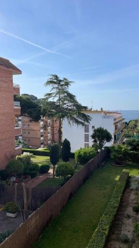Elegante apartment with pool near the sea