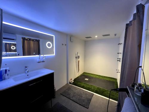 Koupelna v ubytování Small atypical house, in central Alsace