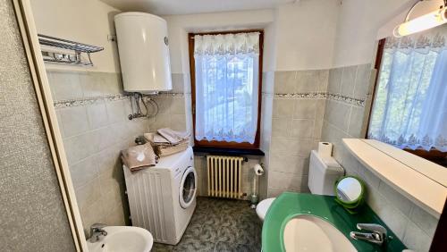 Et badeværelse på 360 Viewpoint Alpine Apartments "Mont Blanc"