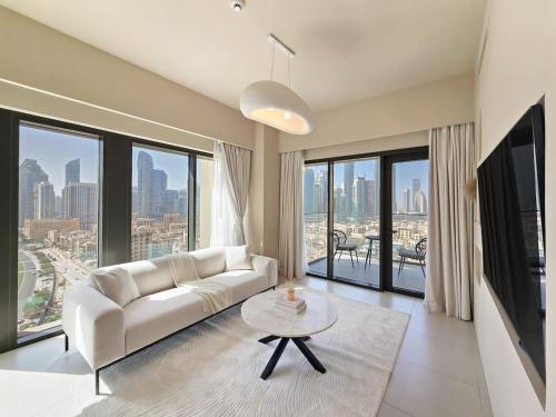 Full Burj Khalifa & Fountain Views - Luxury 2BR in Downtown Dubai