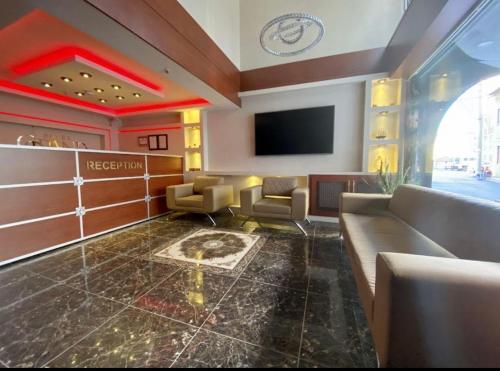 Μια τηλεόραση ή/και κέντρο ψυχαγωγίας στο grand life hotel