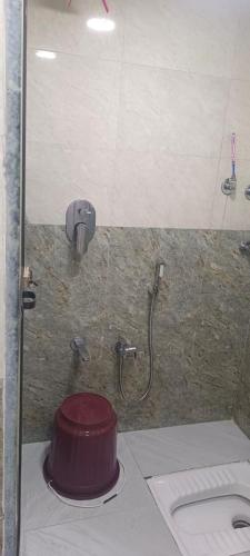 Ένα μπάνιο στο CHHATRAPATI SHIVAJI INTERNATIONAL DORMITORy