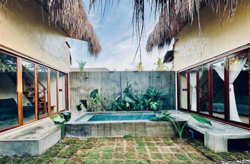 a house with a swimming pool in the backyard at Villa Isleñas - Solar, Starlink, Pool in General Luna