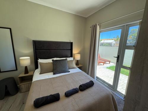 Ένα ή περισσότερα κρεβάτια σε δωμάτιο στο Avalon