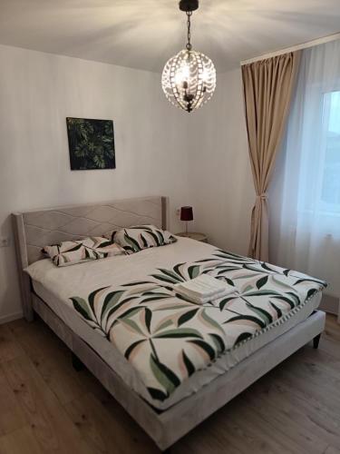 Ένα ή περισσότερα κρεβάτια σε δωμάτιο στο Decebal NOHOTEL