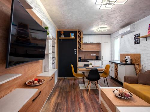 Η κουζίνα ή μικρή κουζίνα στο The Brick apartment