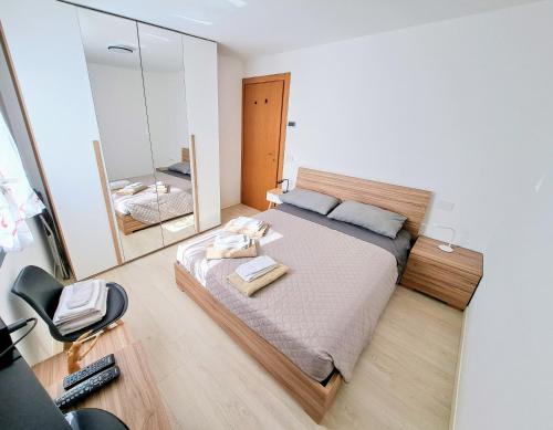 Ένα ή περισσότερα κρεβάτια σε δωμάτιο στο Appartamento Aurora in Valtellina - Accogliente alloggio tra lago e montagna