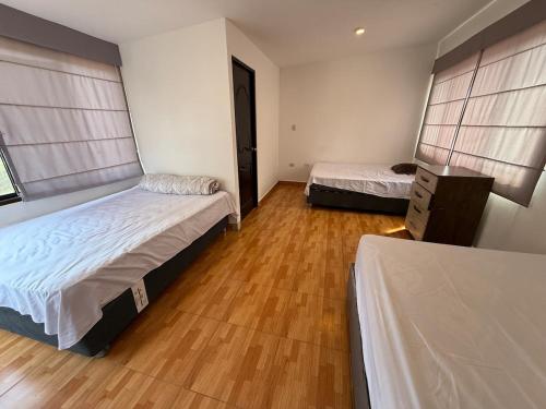 Ένα ή περισσότερα κρεβάτια σε δωμάτιο στο Casa de campo