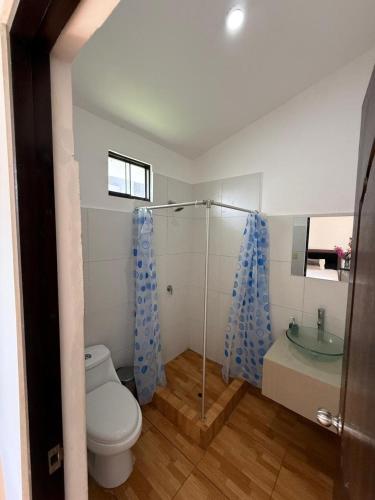a bathroom with a toilet and a glass shower at Casa de campo in San Antonio