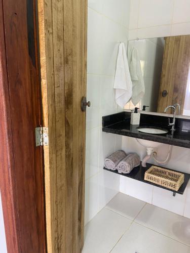 Ένα μπάνιο στο Sabiá & C0 Casa Hotel Suítes