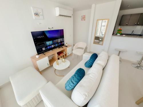 TV a/nebo společenská místnost v ubytování Acogedores apartamentos en el Rodadero RS By Bedviajes