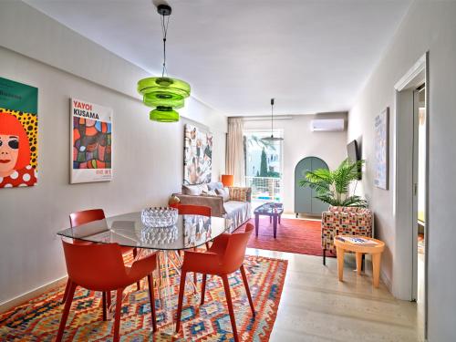 12LVE Vouliagmeni Apartment