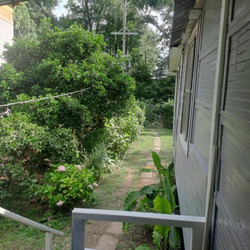 Κήπος έξω από το Cabañas eltata