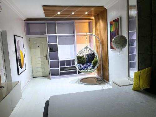 Ένα ή περισσότερα κρεβάτια σε δωμάτιο στο Cozy 1 Bedroom & Parlor GRA Ikeja