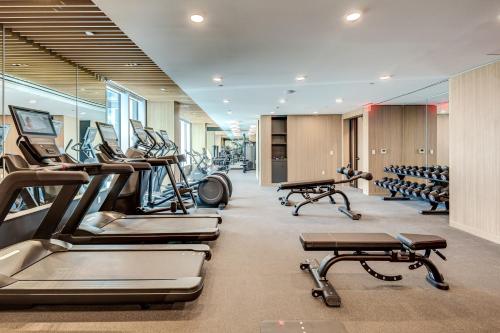 Fitness centrum a/nebo fitness zařízení v ubytování 1 Bedroom Apt in Luxury Building
