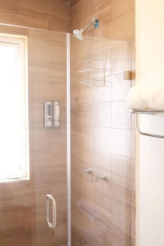 a shower with a glass door in a bathroom at Providencia Amealco in Amealco