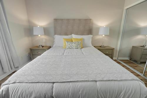 a bedroom with a large bed with two lamps at Urban retreat- Quiet comfy 1 bedroom condo near LAX in Los Angeles