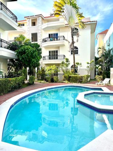 Πισίνα στο ή κοντά στο Luxury Beach Retreat Modern 1BR and Pool