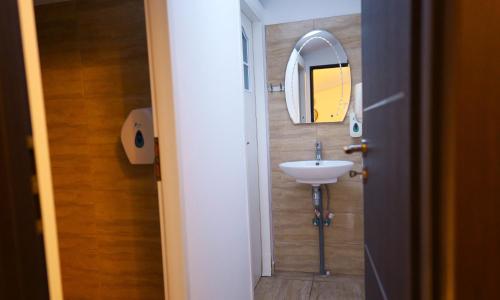 Afbeelding uit fotogalerij van Hotel Mina in Craiova