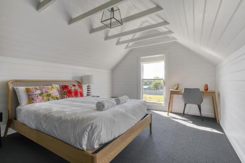 Un pat sau paturi într-o cameră la Talina - History in the Heart of St Helens