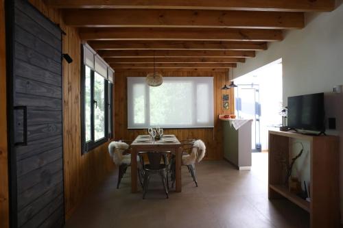 a dining room with a table and chairs at Cabaña martita in San Martín de los Andes
