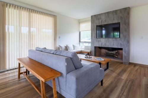 TV a/nebo společenská místnost v ubytování MOT Wine Country 3 Bd Villa Tupungato