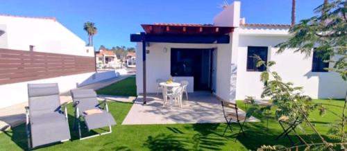 Sunny bungalow with garden #1