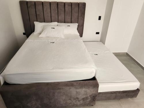 Giường trong phòng chung tại Eureka Living