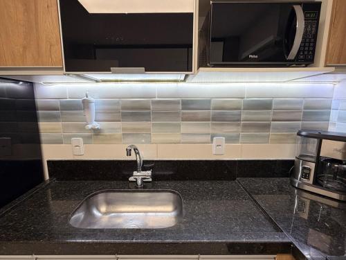 Η κουζίνα ή μικρή κουζίνα στο Refúgio de luxo