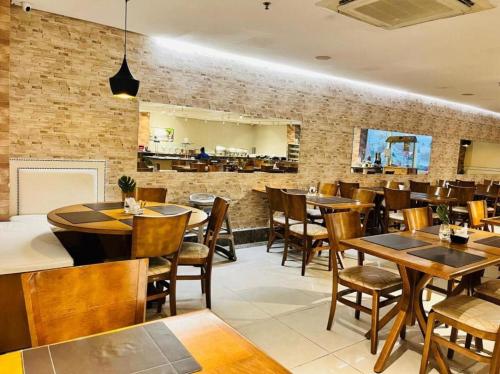 Restaurace v ubytování Flat em Hotel