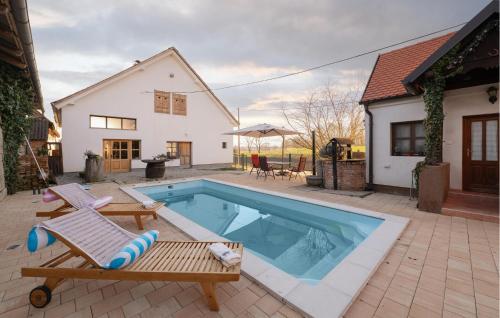 Awesome Home In Martinska Ves