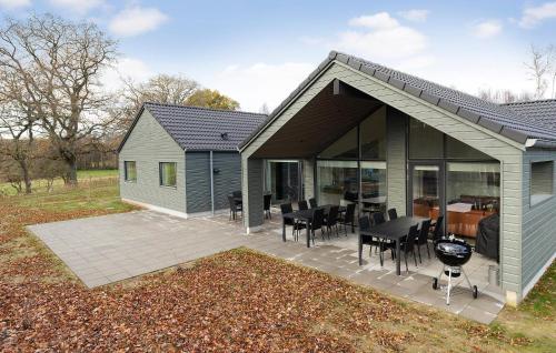 Το κτήριο όπου στεγάζεται  η παραθεριστική κατοικία