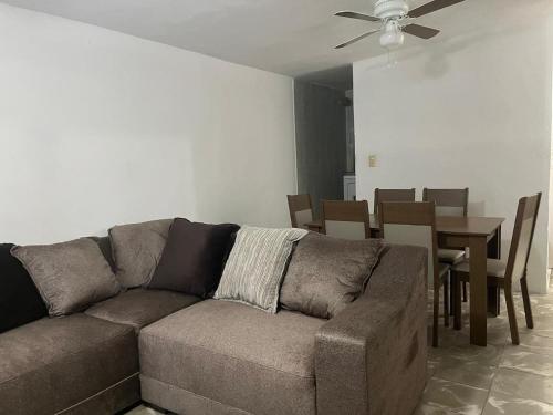 Χώρος καθιστικού στο Cozy and family-friendly house CARE and UANL