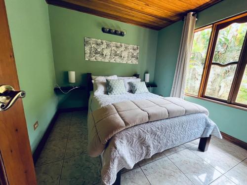Ένα ή περισσότερα κρεβάτια σε δωμάτιο στο Family Nest Turrialba