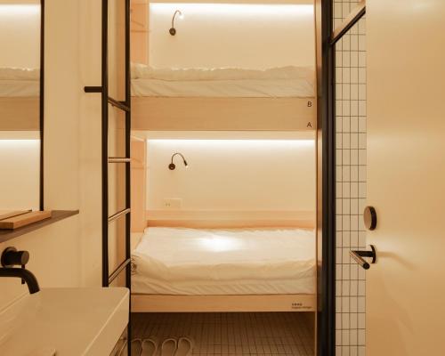 Ένα ή περισσότερα κρεβάτια σε δωμάτιο στο Hi Cozy International Youth Hostel East Nanjing Road & The Bund - Free Gym