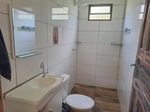 a bathroom with a sink and a toilet at Pousada e Restaurante Morro Alto in São João Batista do Glória