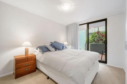 Ένα ή περισσότερα κρεβάτια σε δωμάτιο στο Holiday in style at Flightdeck Port Macquarie