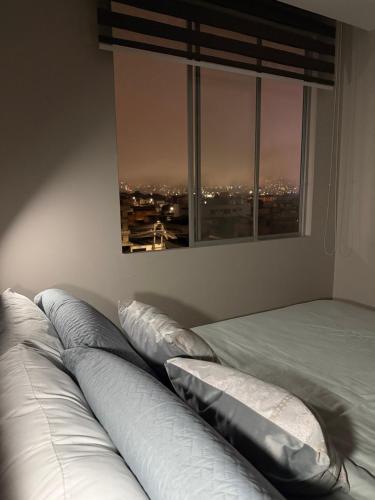 Un pat sau paturi într-o cameră la Luminosa ste con Parking & WiFi