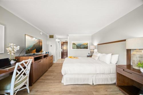 Ένα ή περισσότερα κρεβάτια σε δωμάτιο στο Oceanfront Paradise Room with Pool and Oceanviews