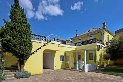 Apartments with parking space Senj - 21500