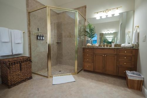 Ένα μπάνιο στο Villa Piloto, Spacious 3BR Heated Pool