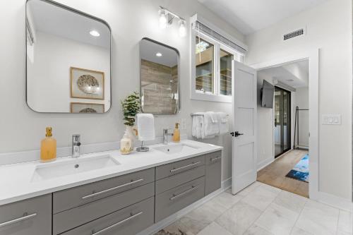 Ένα μπάνιο στο Fox Run w/Heated Pool & Optional Boat Rental