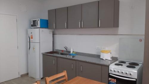 Кухня или мини-кухня в El Estudio Céntrico con cochera
