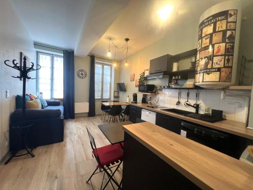 Η κουζίνα ή μικρή κουζίνα στο Appartement proche Cathédrale