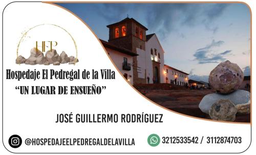 l'immagine di un edificio con torre dell'orologio di El Pedregal de la Villa a Villa de Leyva