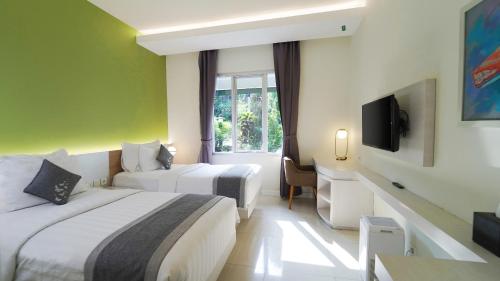 Ένα ή περισσότερα κρεβάτια σε δωμάτιο στο Patra Bandung Hotel