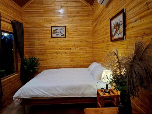 Ένα ή περισσότερα κρεβάτια σε δωμάτιο στο Happy House by the Mountain