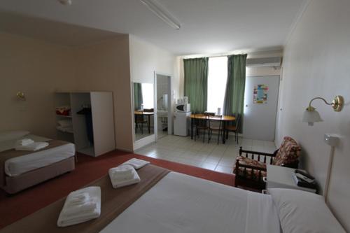 Ένα ή περισσότερα κρεβάτια σε δωμάτιο στο Lazy River Motor Inn