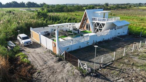 Το κτήριο όπου στεγάζεται  η βίλα