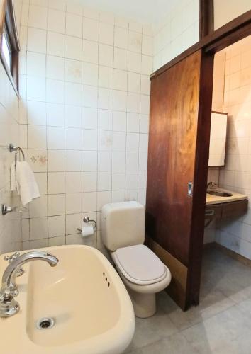 a bathroom with a white toilet and a sink at Casa de Playa in Paraná
